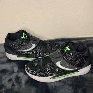 KD 14’s ‘Black Lime Glow’